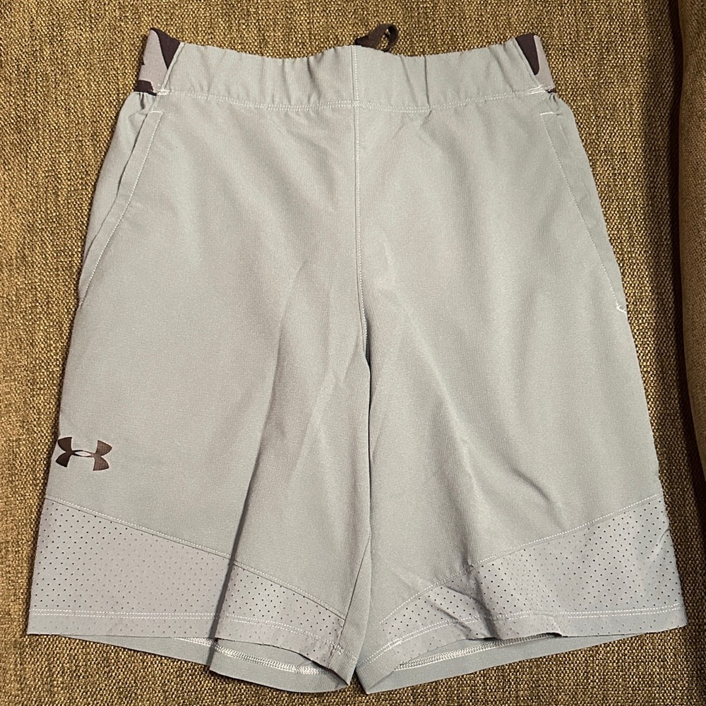Under Armour Men's Light Gray Athletic Shorts